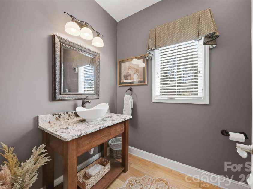 152 Bridge Pointe Lane, Hickory, NC 28601.  MLS# CAR4361563, YatesRealty ID 10406. 