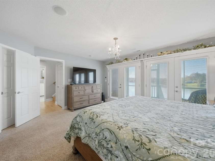 152 Bridge Pointe Lane, Hickory, NC 28601.  MLS# CAR4361563, YatesRealty ID 10406. 