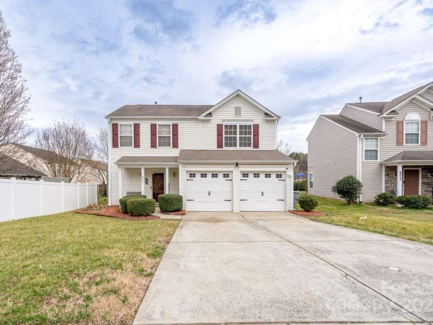 4213 Devonbridge Lane, Charlotte, NC 28269.  MLS# CAR4232122, YatesRealty ID 10407. 