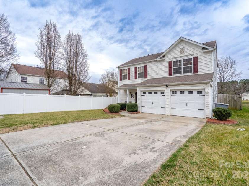 4213 Devonbridge Lane, Charlotte, NC 28269.  MLS# CAR4232122, YatesRealty ID 10407. 