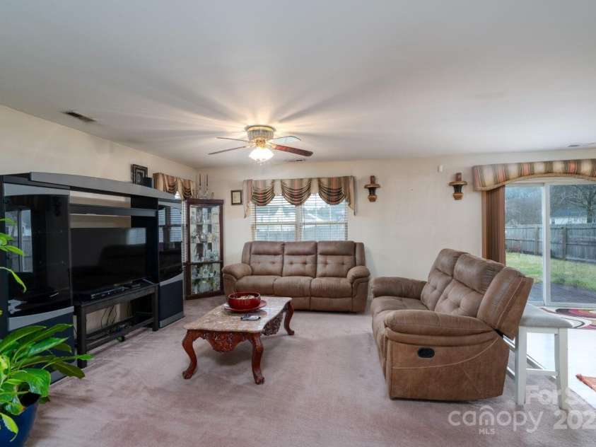 4213 Devonbridge Lane, Charlotte, NC 28269.  MLS# CAR4232122, YatesRealty ID 10407. 