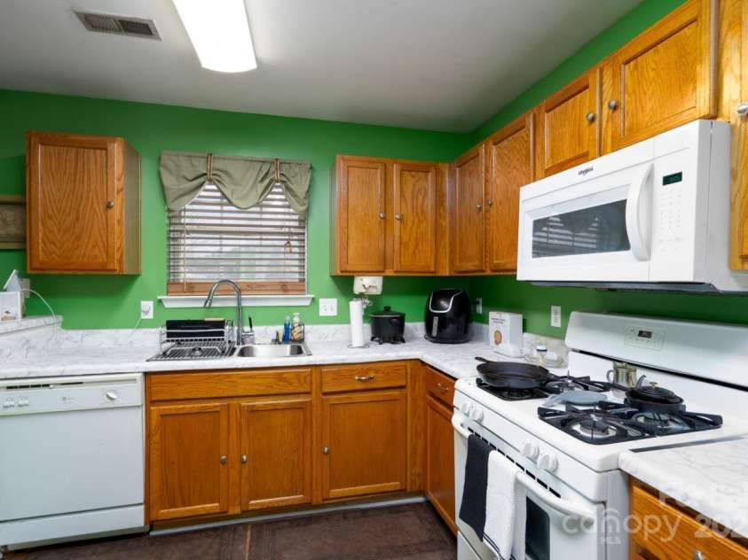 4213 Devonbridge Lane, Charlotte, NC 28269.  MLS# CAR4232122, YatesRealty ID 10407. 