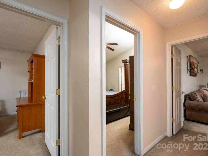 4213 Devonbridge Lane, Charlotte, NC 28269.  MLS# CAR4232122, YatesRealty ID 10407. 