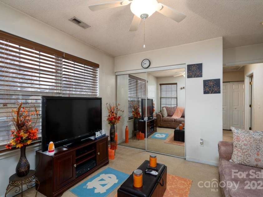 4213 Devonbridge Lane, Charlotte, NC 28269.  MLS# CAR4232122, YatesRealty ID 10407. 