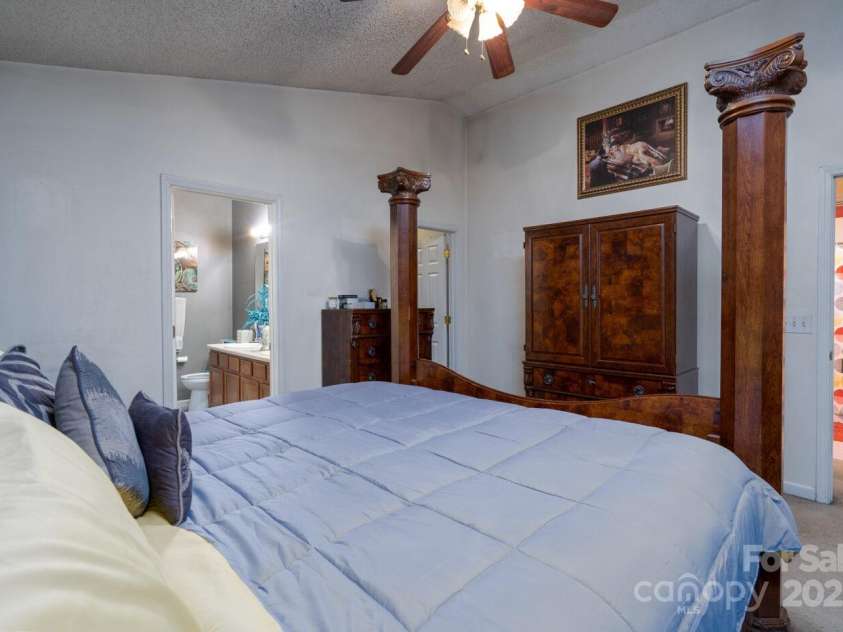 4213 Devonbridge Lane, Charlotte, NC 28269.  MLS# CAR4232122, YatesRealty ID 10407. 