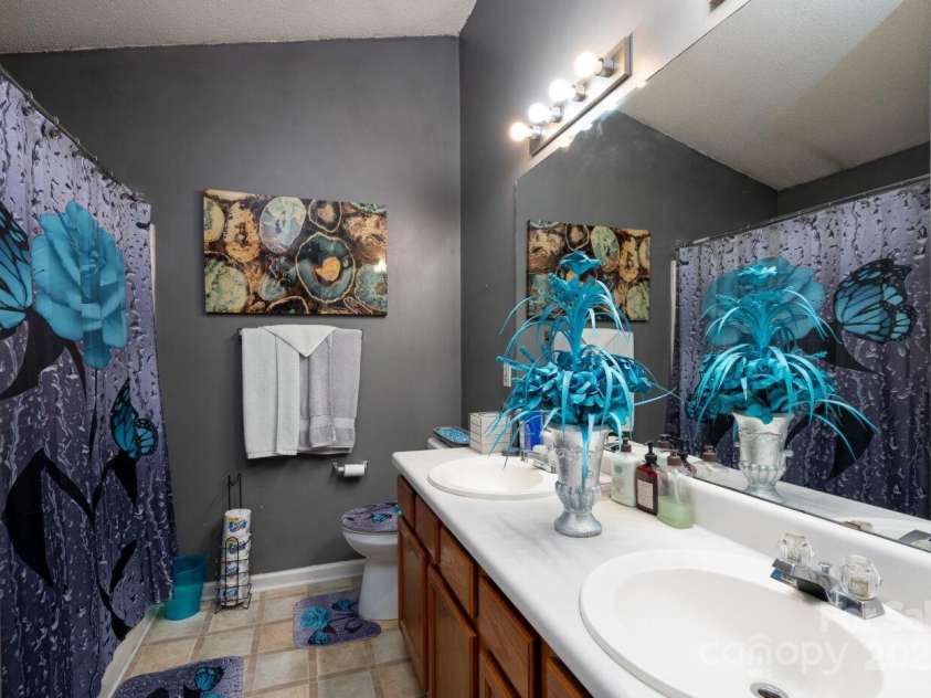 4213 Devonbridge Lane, Charlotte, NC 28269.  MLS# CAR4232122, YatesRealty ID 10407. 