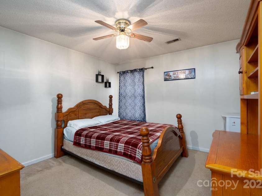 4213 Devonbridge Lane, Charlotte, NC 28269.  MLS# CAR4232122, YatesRealty ID 10407. 