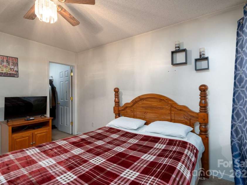 4213 Devonbridge Lane, Charlotte, NC 28269.  MLS# CAR4232122, YatesRealty ID 10407. 