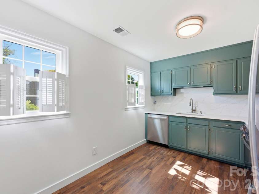 8005 Regent Park Lane, Charlotte, NC 28210.  MLS# CAR4363191, YatesRealty ID 10407. 