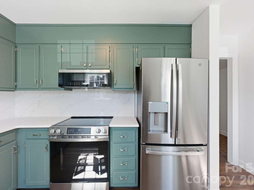8005 Regent Park Lane, Charlotte, NC 28210.  MLS# CAR4363191, YatesRealty ID 10407. 