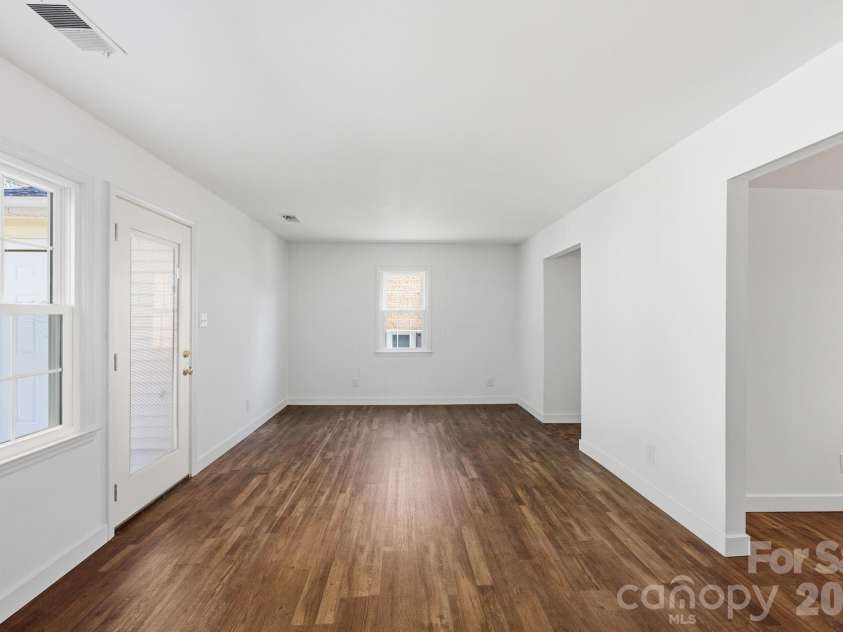 8005 Regent Park Lane, Charlotte, NC 28210.  MLS# CAR4363191, YatesRealty ID 10407. 