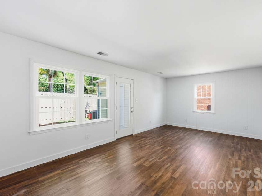 8005 Regent Park Lane, Charlotte, NC 28210.  MLS# CAR4363191, YatesRealty ID 10407. 