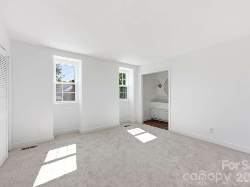 8005 Regent Park Lane, Charlotte, NC 28210.  MLS# CAR4363191, YatesRealty ID 10407. 