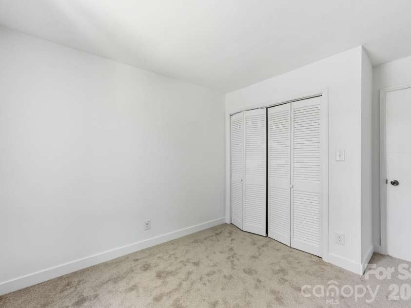 8005 Regent Park Lane, Charlotte, NC 28210.  MLS# CAR4363191, YatesRealty ID 10407. 