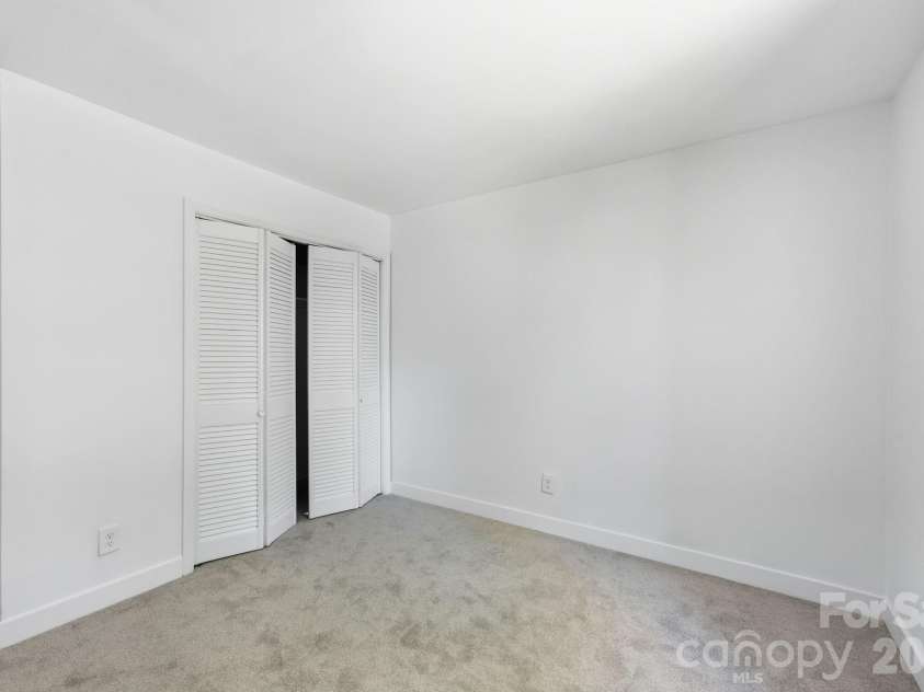 8005 Regent Park Lane, Charlotte, NC 28210.  MLS# CAR4363191, YatesRealty ID 10407. 