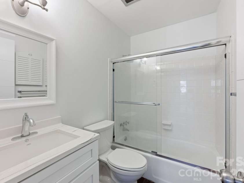 8005 Regent Park Lane, Charlotte, NC 28210.  MLS# CAR4363191, YatesRealty ID 10407. 