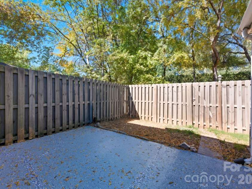 8005 Regent Park Lane, Charlotte, NC 28210.  MLS# CAR4363191, YatesRealty ID 10407. 