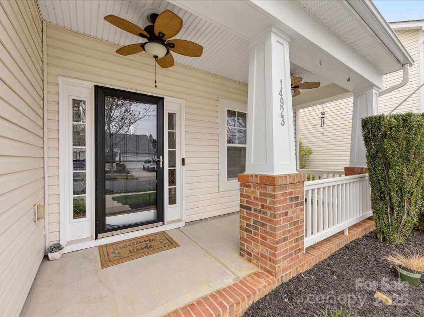14923 Colonial Park Drive, Huntersville, NC 28078.  MLS# CAR4240604, YatesRealty ID 10408. 