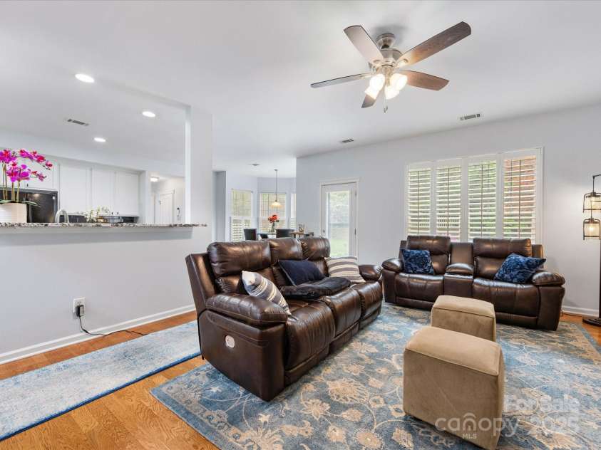 14923 Colonial Park Drive, Huntersville, NC 28078.  MLS# CAR4240604, YatesRealty ID 10408. 