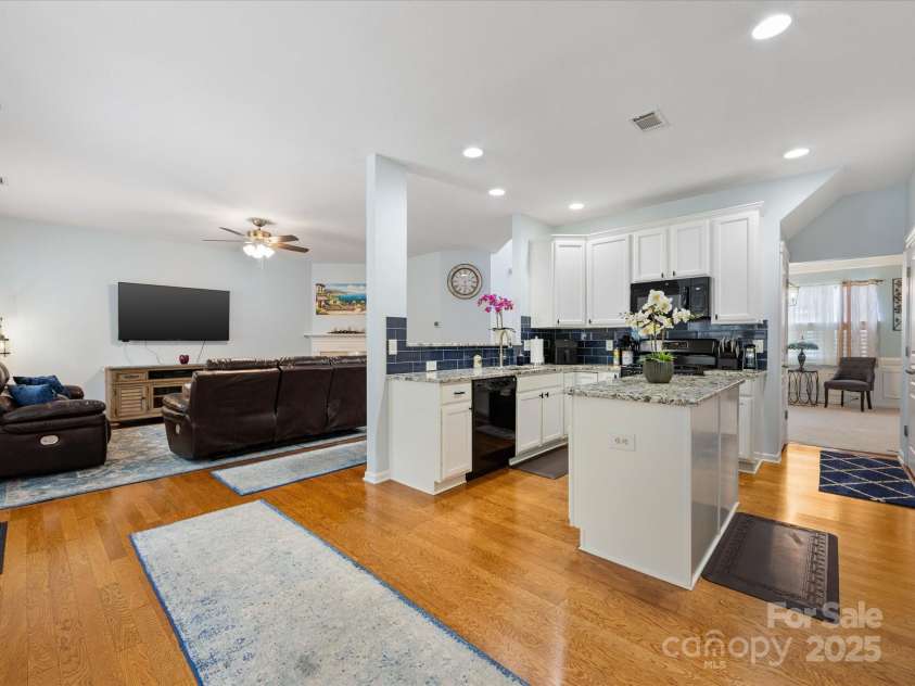 14923 Colonial Park Drive, Huntersville, NC 28078.  MLS# CAR4240604, YatesRealty ID 10408. 
