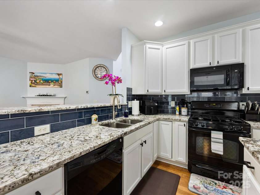 14923 Colonial Park Drive, Huntersville, NC 28078.  MLS# CAR4240604, YatesRealty ID 10408. 