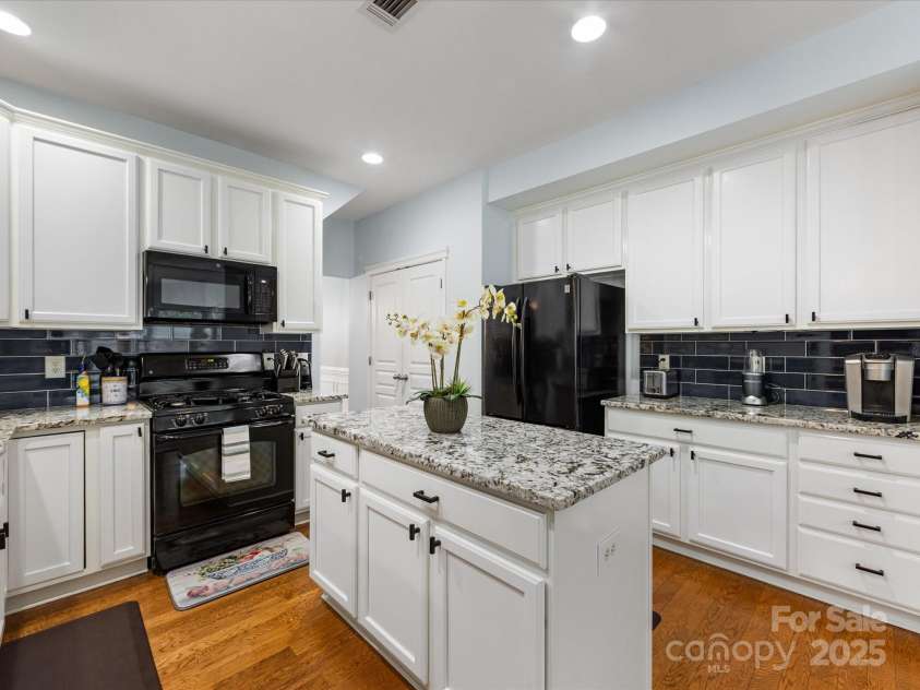 14923 Colonial Park Drive, Huntersville, NC 28078.  MLS# CAR4240604, YatesRealty ID 10408. 