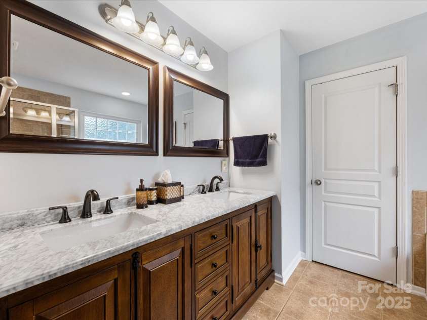 14923 Colonial Park Drive, Huntersville, NC 28078.  MLS# CAR4240604, YatesRealty ID 10408. 