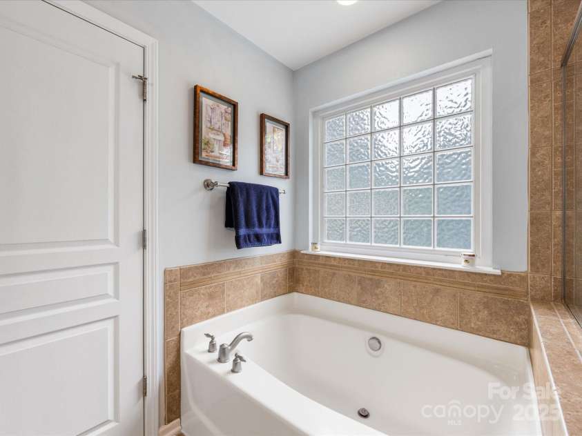 14923 Colonial Park Drive, Huntersville, NC 28078.  MLS# CAR4240604, YatesRealty ID 10408. 