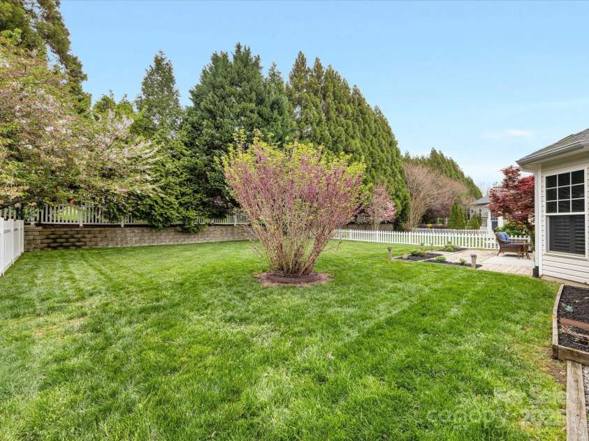 14923 Colonial Park Drive, Huntersville, NC 28078.  MLS# CAR4240604, YatesRealty ID 10408. 