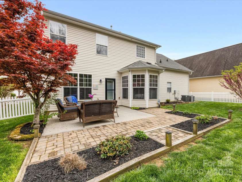 14923 Colonial Park Drive, Huntersville, NC 28078.  MLS# CAR4240604, YatesRealty ID 10408. 
