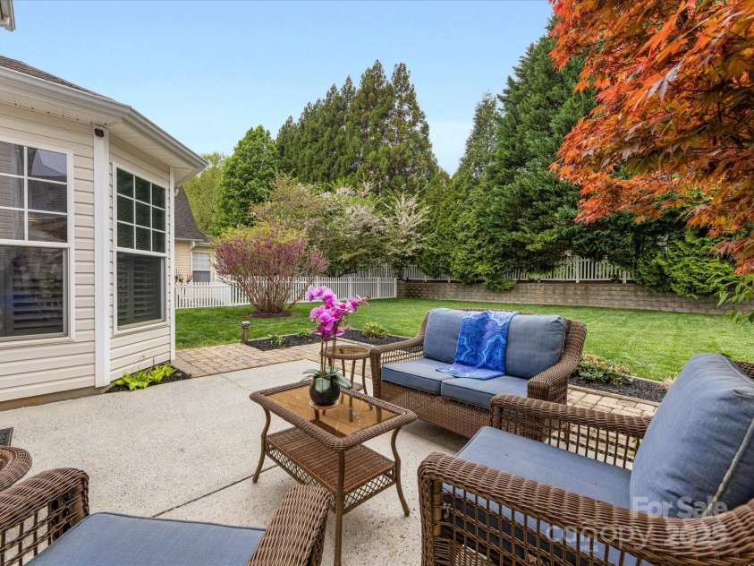 14923 Colonial Park Drive, Huntersville, NC 28078.  MLS# CAR4240604, YatesRealty ID 10408. 