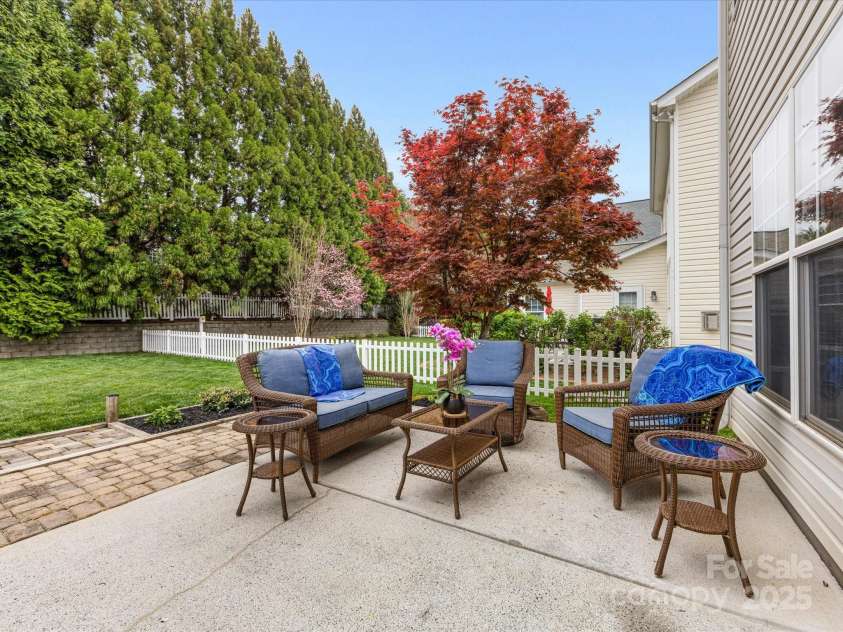 14923 Colonial Park Drive, Huntersville, NC 28078.  MLS# CAR4240604, YatesRealty ID 10408. 