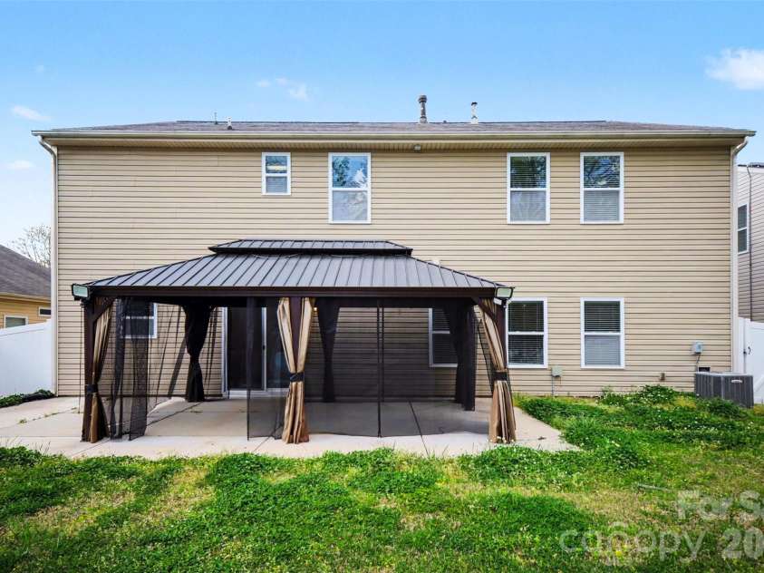 14609 Glenduff Place, Charlotte, NC 28278.  MLS# CAR4365164, YatesRealty ID 10409. 