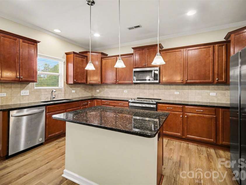 14609 Glenduff Place, Charlotte, NC 28278.  MLS# CAR4365164, YatesRealty ID 10409. 