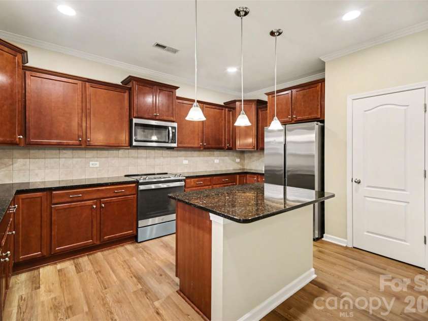 14609 Glenduff Place, Charlotte, NC 28278.  MLS# CAR4365164, YatesRealty ID 10409. 