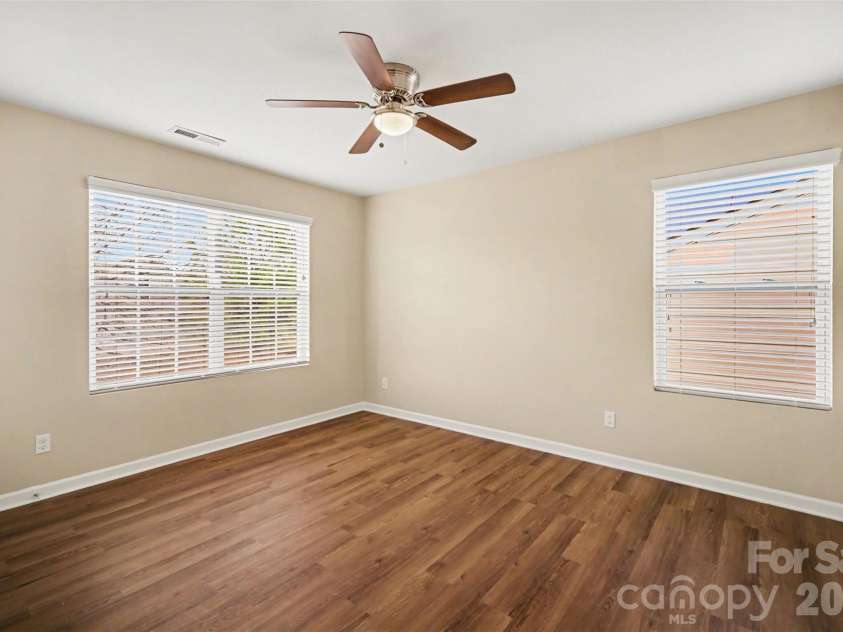 14609 Glenduff Place, Charlotte, NC 28278.  MLS# CAR4365164, YatesRealty ID 10409. 