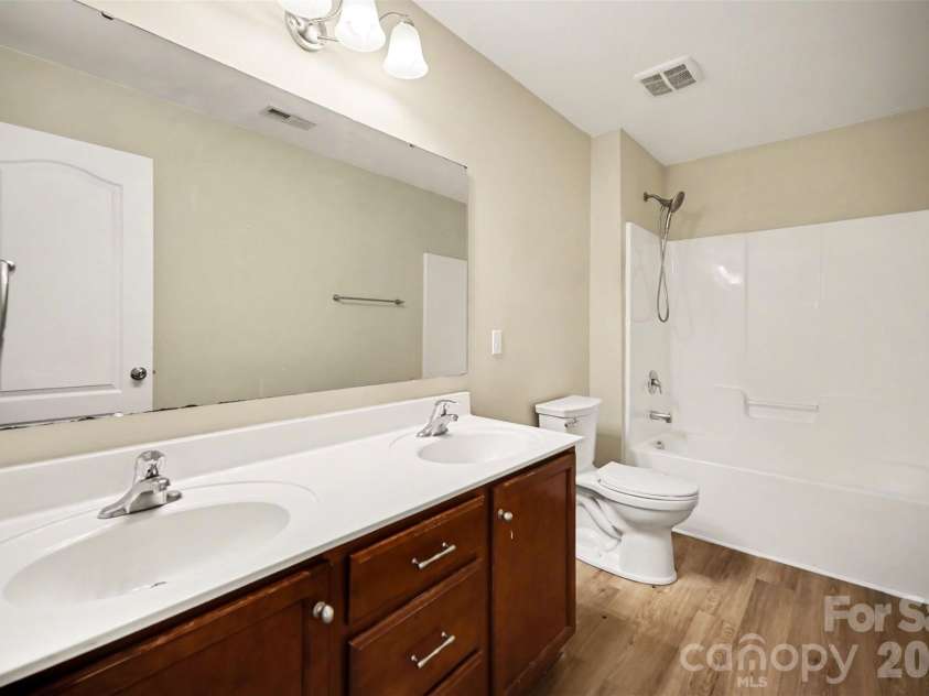 14609 Glenduff Place, Charlotte, NC 28278.  MLS# CAR4365164, YatesRealty ID 10409. 