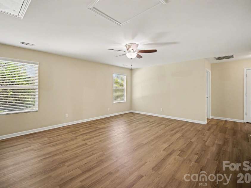 14609 Glenduff Place, Charlotte, NC 28278.  MLS# CAR4365164, YatesRealty ID 10409. 
