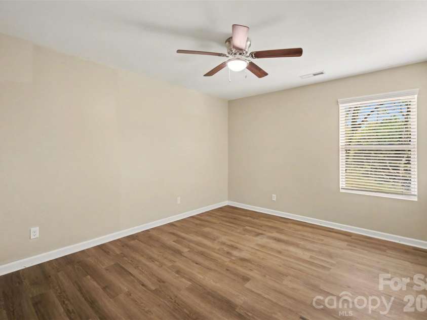 14609 Glenduff Place, Charlotte, NC 28278.  MLS# CAR4365164, YatesRealty ID 10409. 