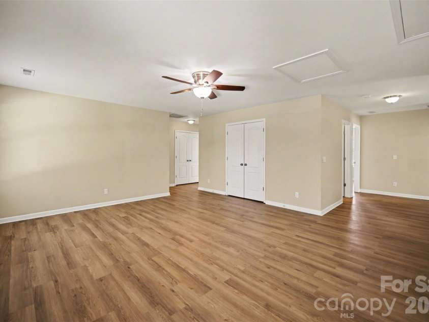 14609 Glenduff Place, Charlotte, NC 28278.  MLS# CAR4365164, YatesRealty ID 10409. 