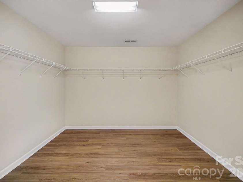 14609 Glenduff Place, Charlotte, NC 28278.  MLS# CAR4365164, YatesRealty ID 10409. 