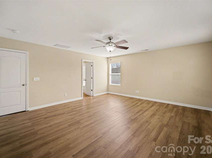 14609 Glenduff Place, Charlotte, NC 28278.  MLS# CAR4365164, YatesRealty ID 10409. 