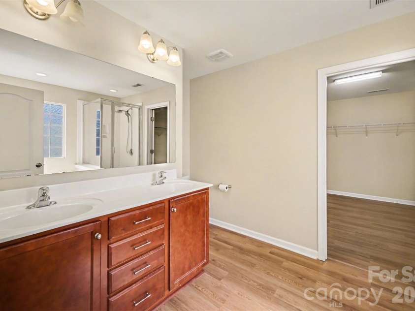 14609 Glenduff Place, Charlotte, NC 28278.  MLS# CAR4365164, YatesRealty ID 10409. 
