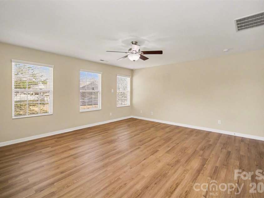 14609 Glenduff Place, Charlotte, NC 28278.  MLS# CAR4365164, YatesRealty ID 10409. 