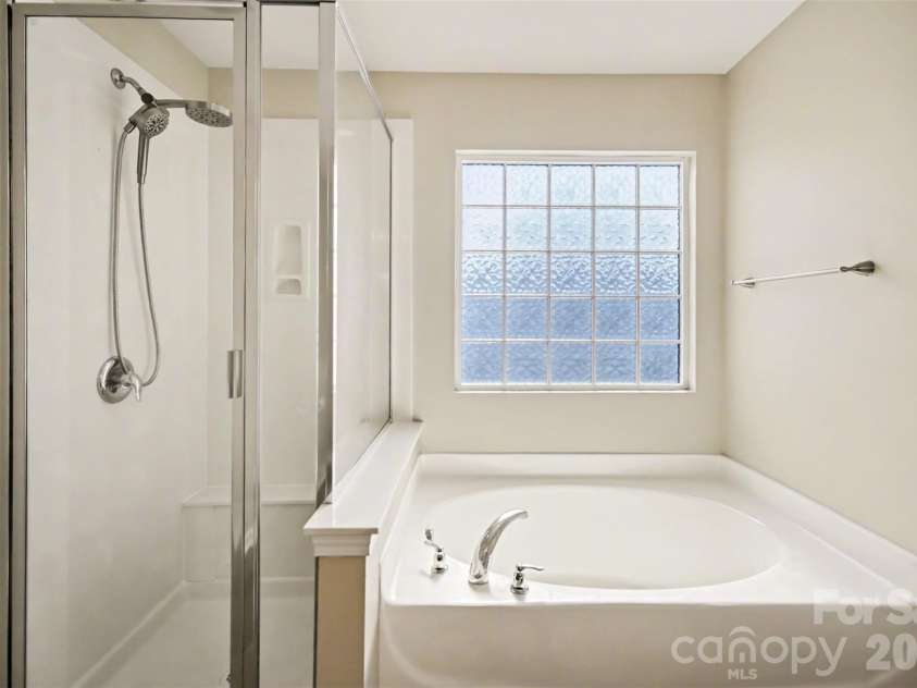 14609 Glenduff Place, Charlotte, NC 28278.  MLS# CAR4365164, YatesRealty ID 10409. 