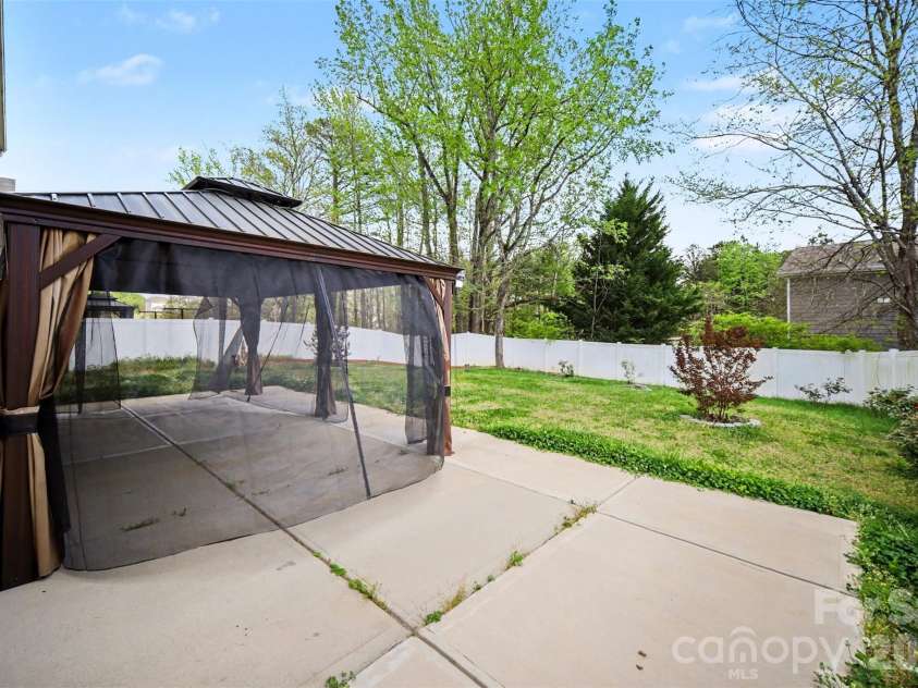 14609 Glenduff Place, Charlotte, NC 28278.  MLS# CAR4365164, YatesRealty ID 10409. 