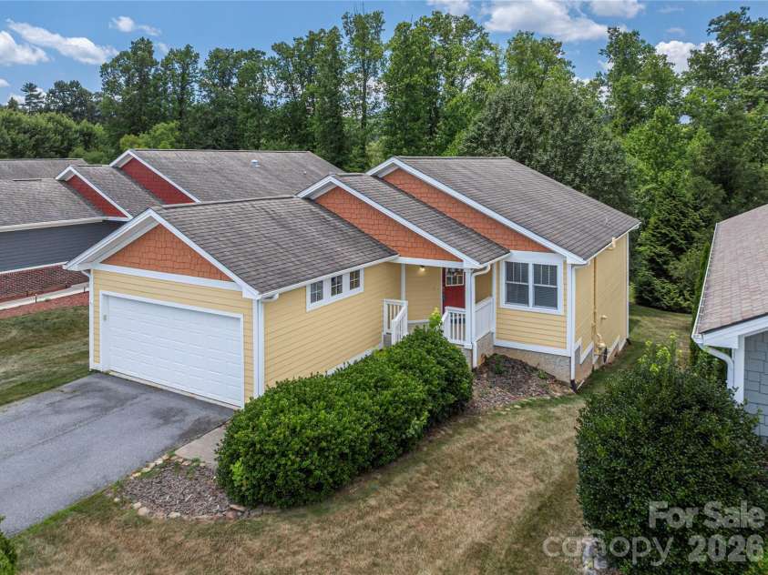 41 Little Fox Lane, Fletcher, NC 28732.  MLS# CAR4335108, YatesRealty ID 1041. 