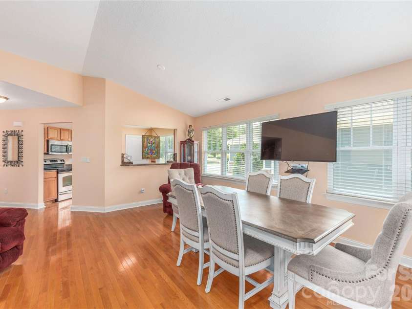 41 Little Fox Lane, Fletcher, NC 28732.  MLS# CAR4335108, YatesRealty ID 1041. 