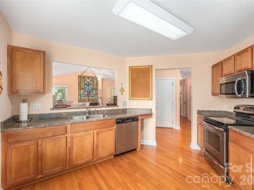 41 Little Fox Lane, Fletcher, NC 28732.  MLS# CAR4335108, YatesRealty ID 1041. 
