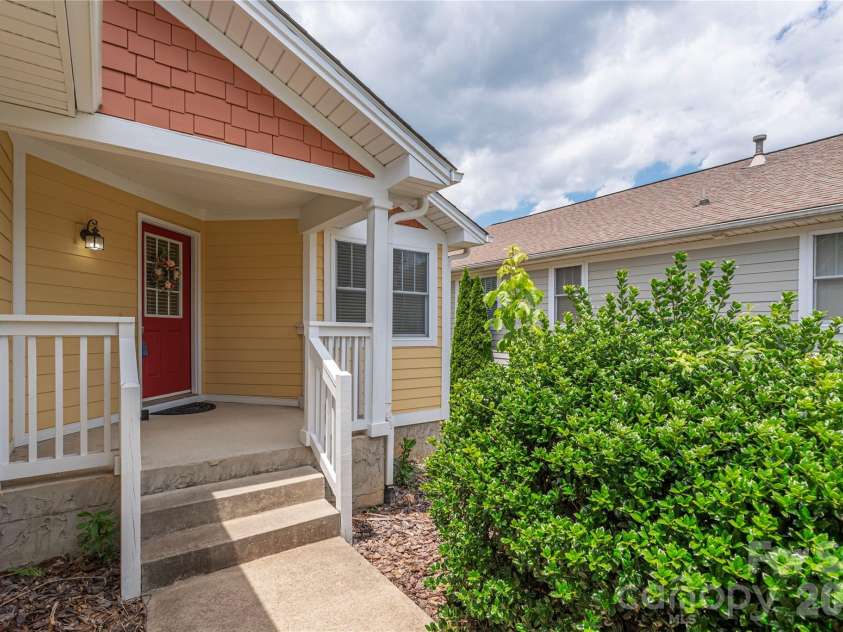 41 Little Fox Lane, Fletcher, NC 28732.  MLS# CAR4335108, YatesRealty ID 1041. 